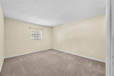 Condo in Brandon, Florida, 2 bedrooms  № 2134145 - photo 1