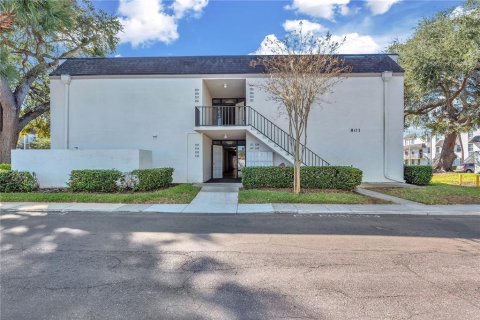 Condo in Brandon, Florida, 2 bedrooms  № 2134145 - photo 7