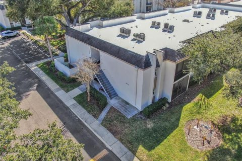 Condo in Brandon, Florida, 2 bedrooms  № 2134145 - photo 9