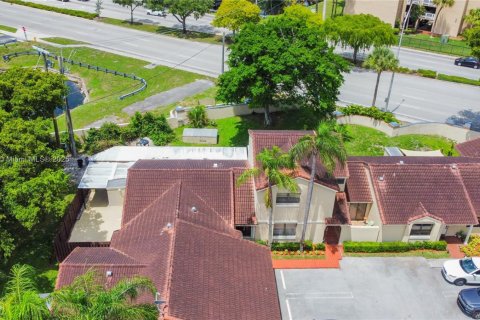 Condo in Hialeah, Florida, 2 bedrooms  № 1820310 - photo 21
