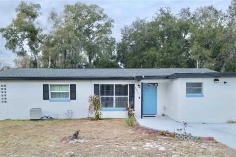 House in Leesburg, Florida 3 bedrooms, 116.69 sq.m. № 2229169