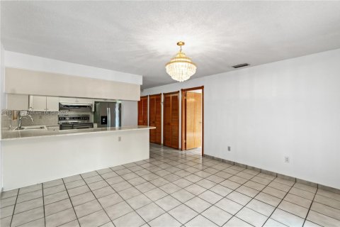 Villa ou maison à vendre à Miami, Floride: 3 chambres, 144 m2 № 1974812 - photo 18