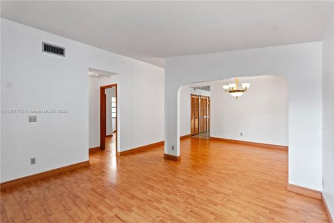 Villa ou maison à vendre à Miami, Floride: 3 chambres, 144 m2 № 1974812 - photo 10