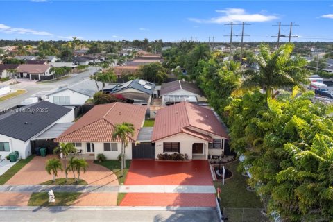 Villa ou maison à vendre à Miami, Floride: 3 chambres, 144 m2 № 1974812 - photo 22