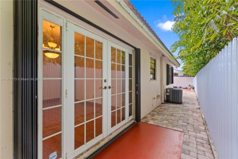 Villa ou maison à vendre à Miami, Floride: 3 chambres, 144 m2 № 1974812 - photo 12