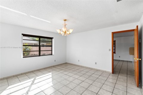 Villa ou maison à vendre à Miami, Floride: 3 chambres, 144 m2 № 1974812 - photo 23