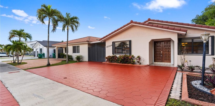 Villa ou maison à Miami, Floride 3 chambres, 144 m2 № 1974812