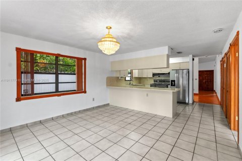 Villa ou maison à vendre à Miami, Floride: 3 chambres, 144 m2 № 1974812 - photo 17