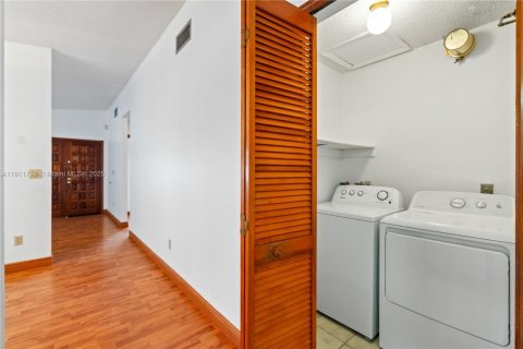 Villa ou maison à vendre à Miami, Floride: 3 chambres, 144 m2 № 1974812 - photo 19