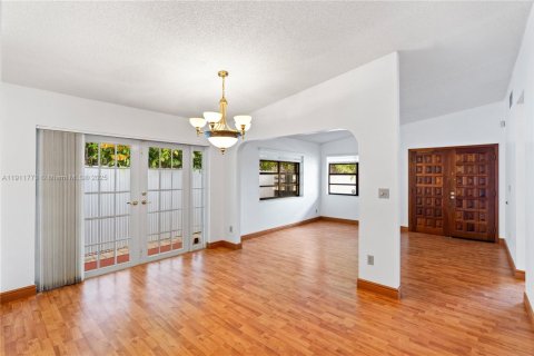 Villa ou maison à vendre à Miami, Floride: 3 chambres, 144 m2 № 1974812 - photo 3