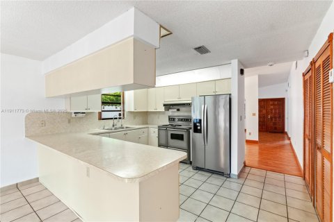 Villa ou maison à vendre à Miami, Floride: 3 chambres, 144 m2 № 1974812 - photo 14