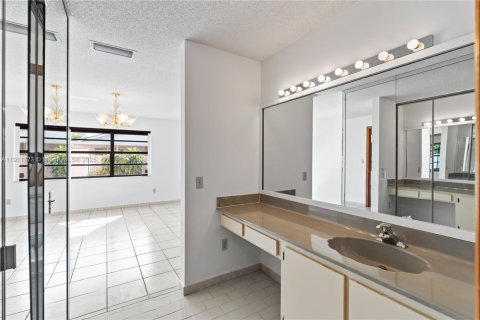Villa ou maison à vendre à Miami, Floride: 3 chambres, 144 m2 № 1974812 - photo 6