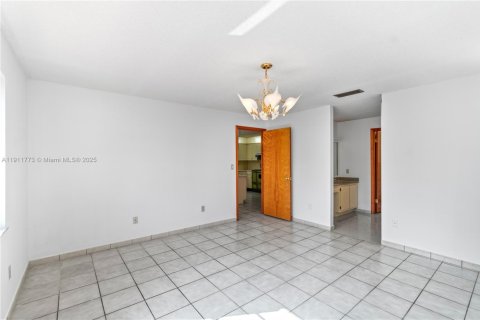 Villa ou maison à vendre à Miami, Floride: 3 chambres, 144 m2 № 1974812 - photo 25