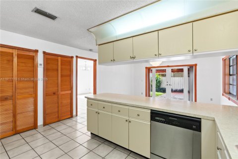 Villa ou maison à vendre à Miami, Floride: 3 chambres, 144 m2 № 1974812 - photo 15