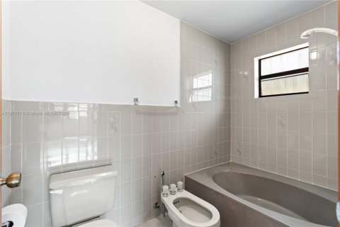 Villa ou maison à vendre à Miami, Floride: 3 chambres, 144 m2 № 1974812 - photo 27
