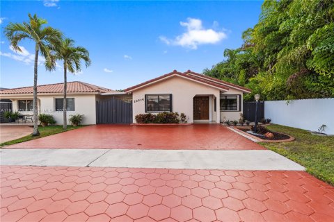 Villa ou maison à vendre à Miami, Floride: 3 chambres, 144 m2 № 1974812 - photo 11