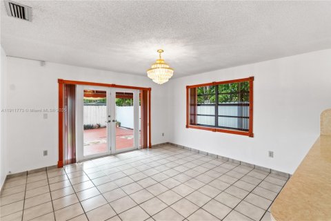 Villa ou maison à vendre à Miami, Floride: 3 chambres, 144 m2 № 1974812 - photo 16