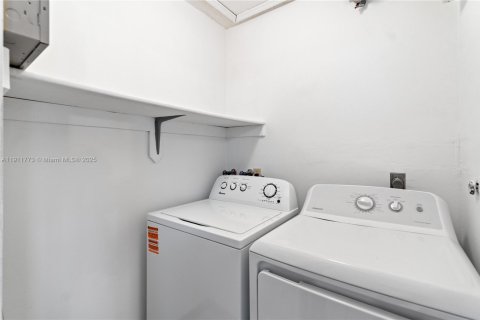 Villa ou maison à vendre à Miami, Floride: 3 chambres, 144 m2 № 1974812 - photo 20