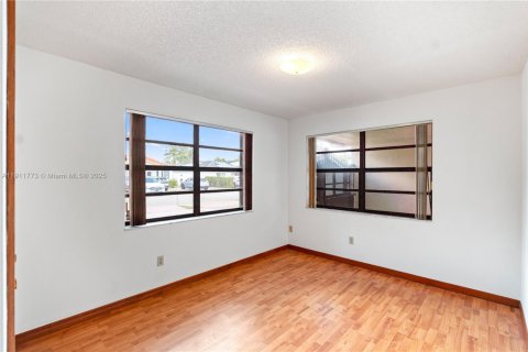 Villa ou maison à vendre à Miami, Floride: 3 chambres, 144 m2 № 1974812 - photo 30