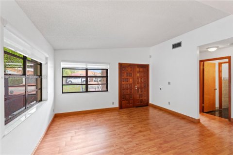 Villa ou maison à vendre à Miami, Floride: 3 chambres, 144 m2 № 1974812 - photo 24