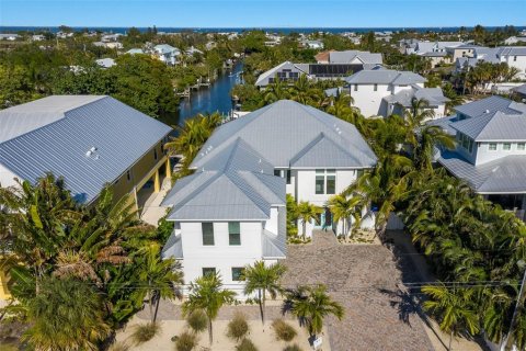 House in Anna Maria, Florida 4 bedrooms, 283.82 sq.m. № 1822537 - photo 6