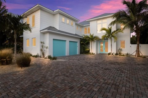 House in Anna Maria, Florida 4 bedrooms, 283.82 sq.m. № 1822537 - photo 2