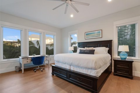 House in Anna Maria, Florida 4 bedrooms, 283.82 sq.m. № 1822537 - photo 20