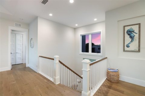 House in Anna Maria, Florida 4 bedrooms, 283.82 sq.m. № 1822537 - photo 18