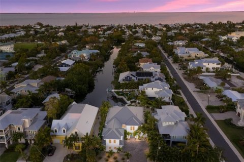 House in Anna Maria, Florida 4 bedrooms, 283.82 sq.m. № 1822537 - photo 3