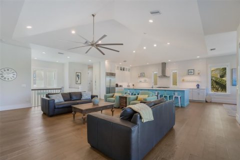House in Anna Maria, Florida 4 bedrooms, 283.82 sq.m. № 1822537 - photo 10