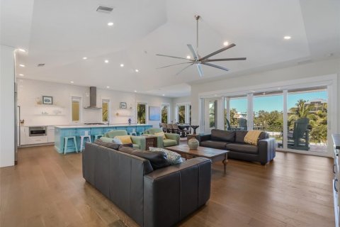 House in Anna Maria, Florida 4 bedrooms, 283.82 sq.m. № 1822537 - photo 7