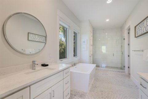 House in Anna Maria, Florida 4 bedrooms, 283.82 sq.m. № 1822537 - photo 23
