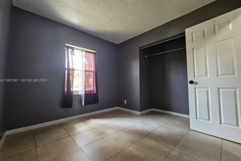 House in North Lauderdale, Florida 4 bedrooms, 122.26 sq.m. № 1946571 - photo 19