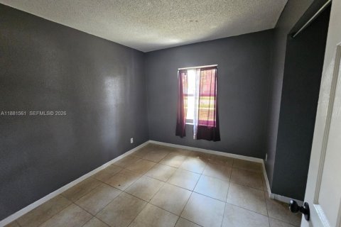 House in North Lauderdale, Florida 4 bedrooms, 122.26 sq.m. № 1946571 - photo 18
