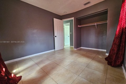 House in North Lauderdale, Florida 4 bedrooms, 122.26 sq.m. № 1946571 - photo 21