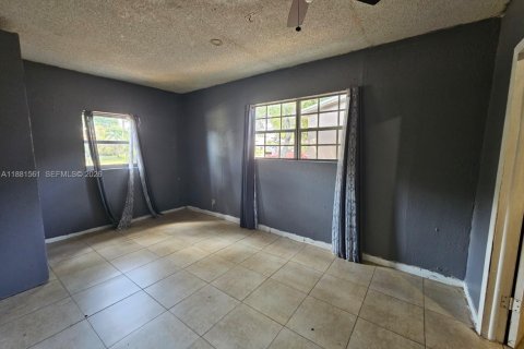House in North Lauderdale, Florida 4 bedrooms, 122.26 sq.m. № 1946571 - photo 15