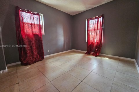 House in North Lauderdale, Florida 4 bedrooms, 122.26 sq.m. № 1946571 - photo 22