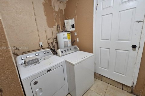 House in North Lauderdale, Florida 4 bedrooms, 122.26 sq.m. № 1946571 - photo 23