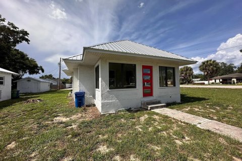 Propiedad comercial en alquiler en Winter Haven, Florida, 174.28 m2 № 1882887 - foto 1