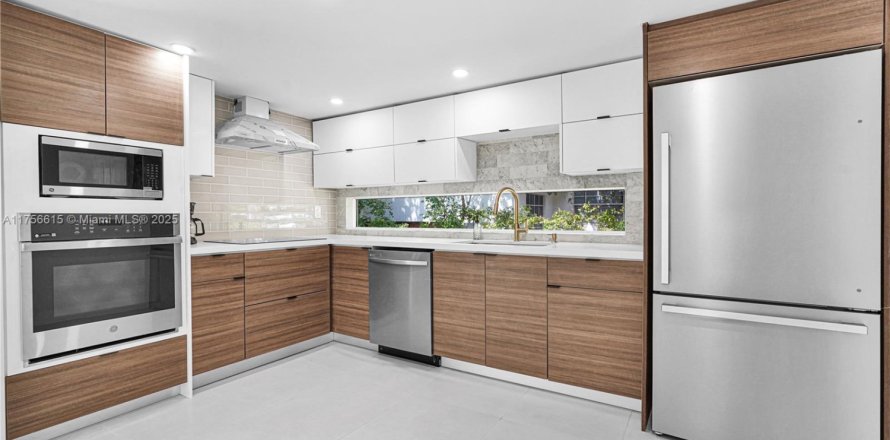 Casa en Miami, Florida 3 dormitorios, 101.82 m2 № 1860290
