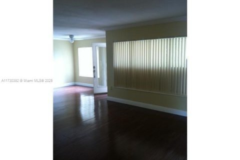 Condo in Oakland Park, Florida, 2 bedrooms  № 1859824 - photo 2