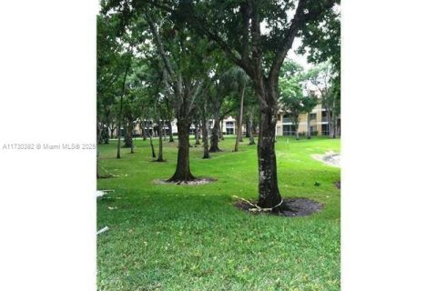 Condo in Oakland Park, Florida, 2 bedrooms  № 1859824 - photo 12