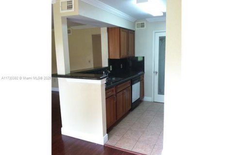 Condo in Oakland Park, Florida, 2 bedrooms  № 1859824 - photo 3