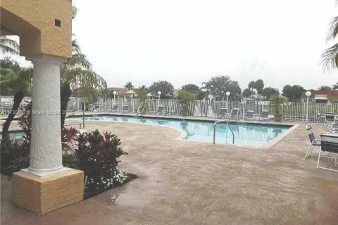 Condo in Oakland Park, Florida, 2 bedrooms  № 1859824 - photo 15