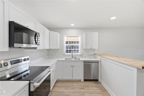 Casa en venta en Tampa, Florida, 3 dormitorios, 106.47 m2 № 2386555 - foto 11