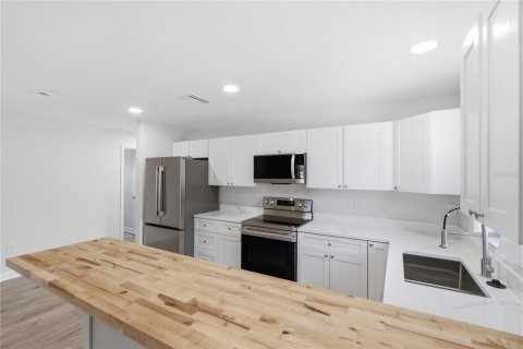Casa en venta en Tampa, Florida, 3 dormitorios, 106.47 m2 № 2386555 - foto 13