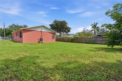 Casa en venta en Tampa, Florida, 3 dormitorios, 106.47 m2 № 2386555 - foto 25