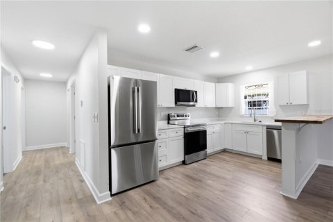 Casa en venta en Tampa, Florida, 3 dormitorios, 106.47 m2 № 2386555 - foto 12