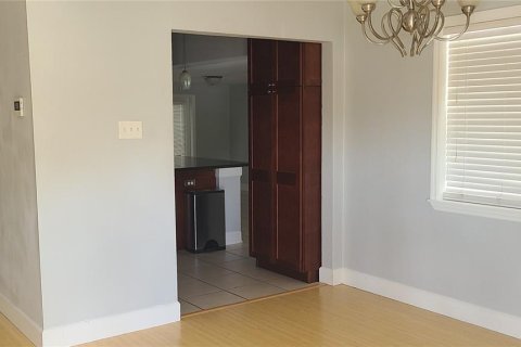 Villa ou maison à louer à Tampa, Floride: 3 chambres, 154.22 m2 № 2111781 - photo 6