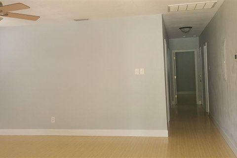 Villa ou maison à louer à Tampa, Floride: 3 chambres, 154.22 m2 № 2111781 - photo 4